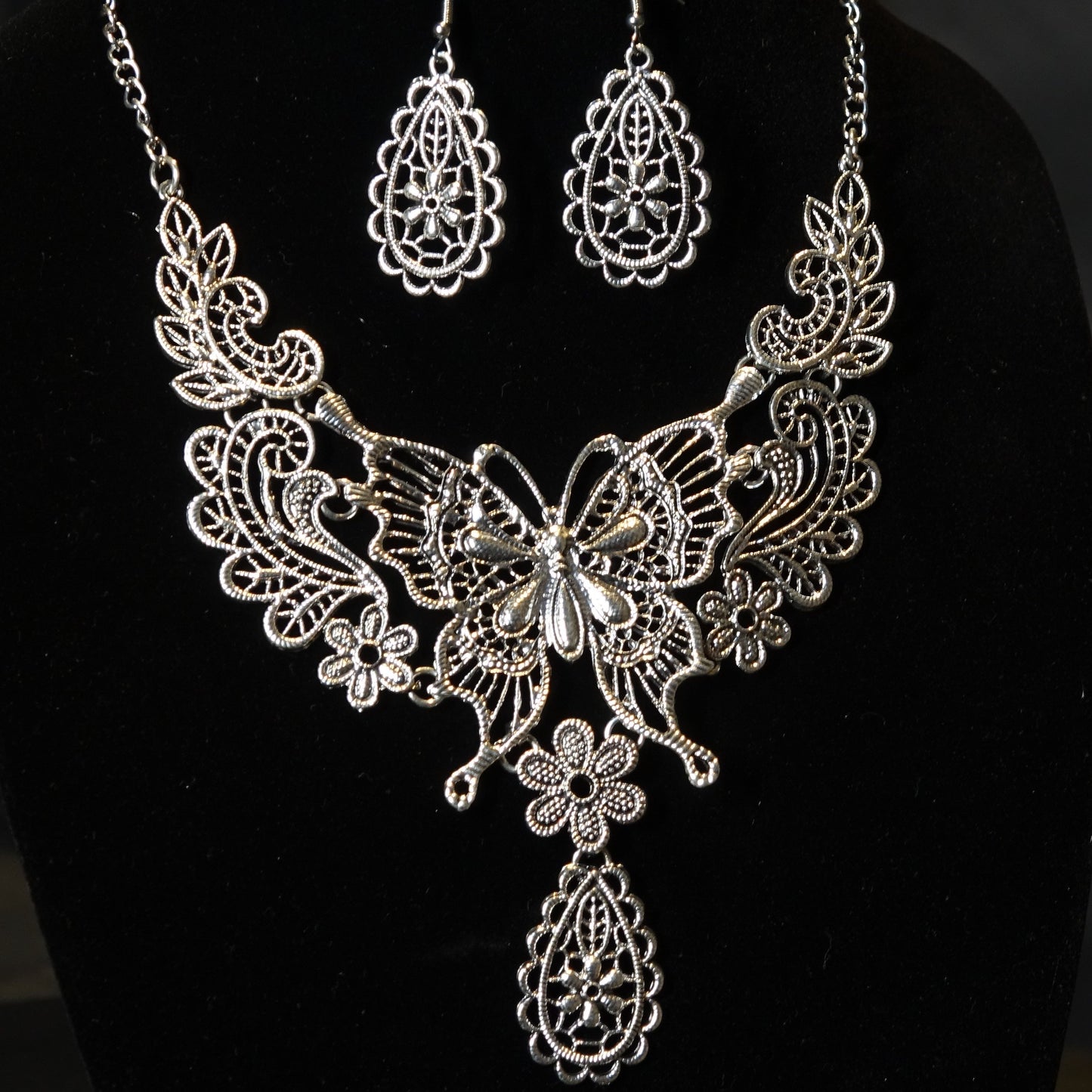 Women's Floral Butterfly Necklace and Earrings Set — Free Shipping